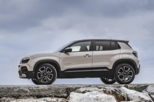 nuova jeep Avenger e-hybrid